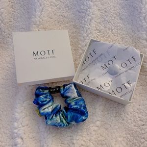 🎁3/$30 Brand NEW MOTF x SHEIN 100% Silk Van Gogh Inspired Hair Scrunchie